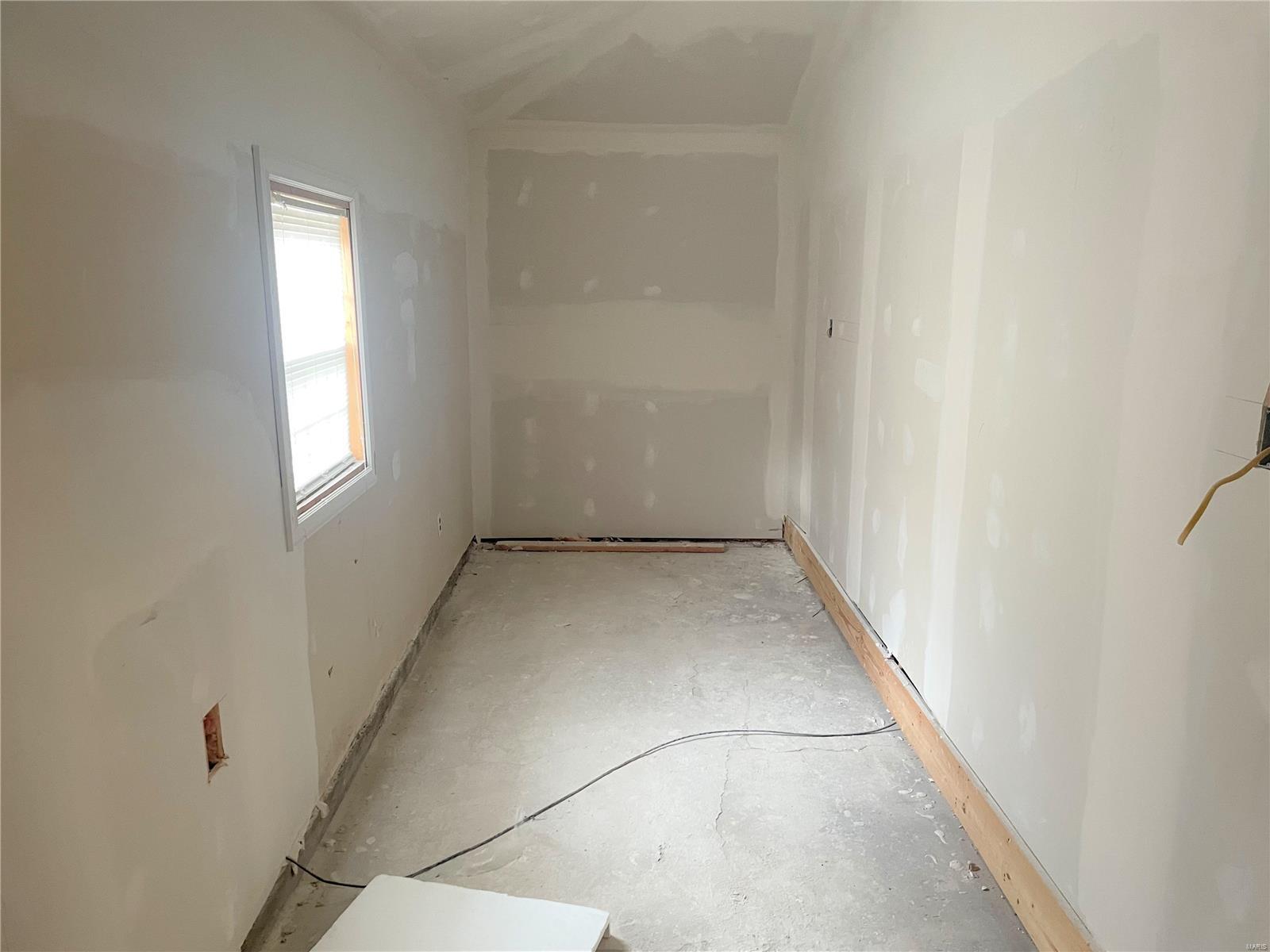 648 Thorngate Road Granite City, IL 62040 - Photo 4 of 10 Gallery Image 4