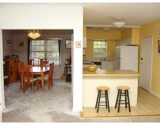141 Lake Shore Road, Unit 3 Boston, MA 02135 - Photo 6 of 20 a dining room with furniture and window