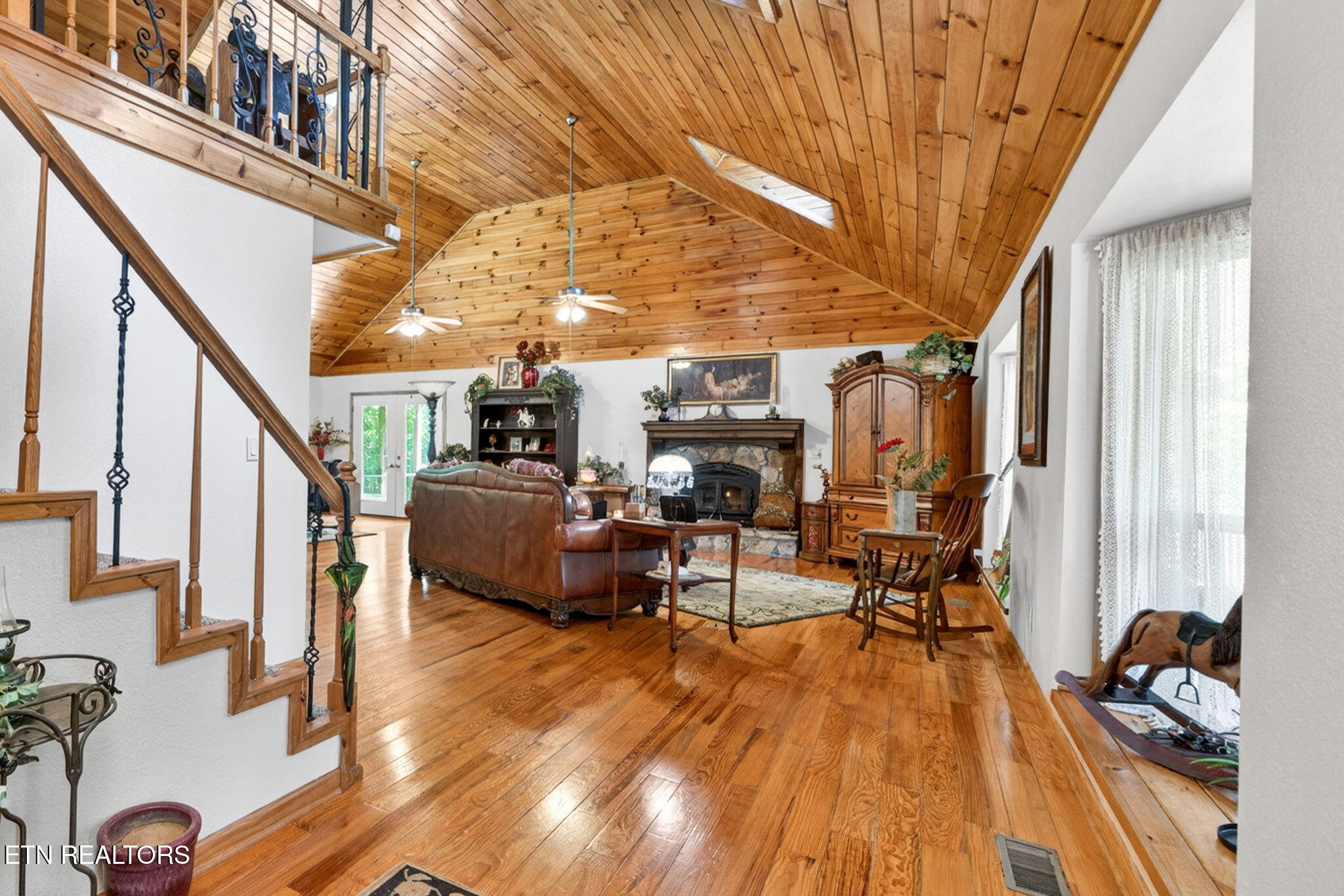 511 Lower River Road Decatur, TN 37322 - Photo 14 of 51 Entry w/Loft view