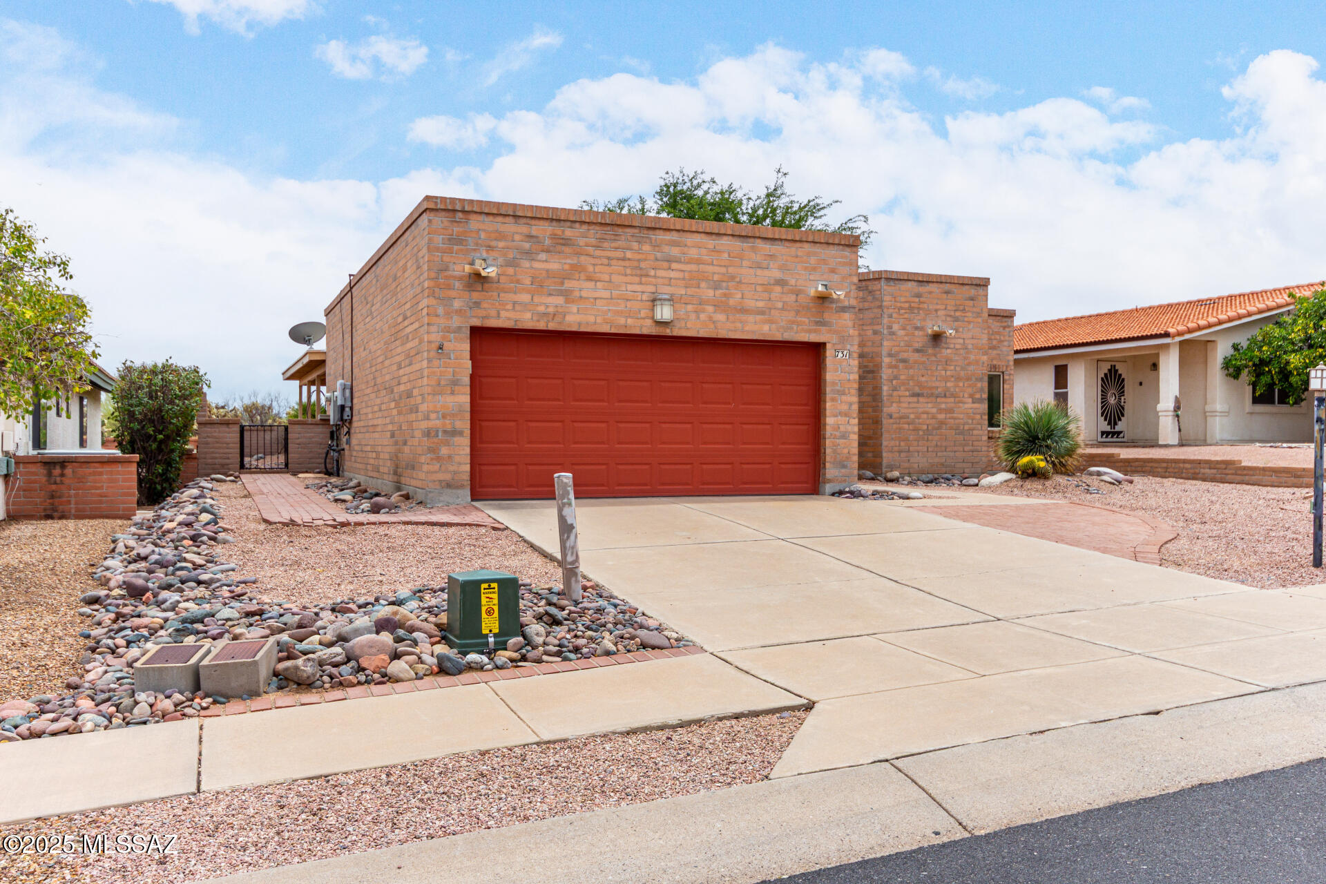 731 West Rio Moctezuma Green Valley, AZ 85614 - Photo 2 of 26 Gallery Image 2