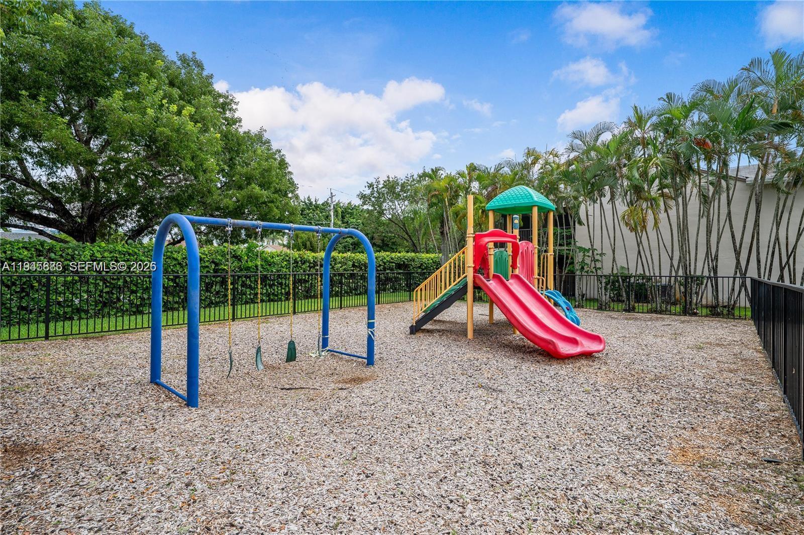 1031 Adams Avenue, Unit 1031I Homestead, FL 33034 - Photo 32 of 33 a view of outdoor space with garden and entertaining space