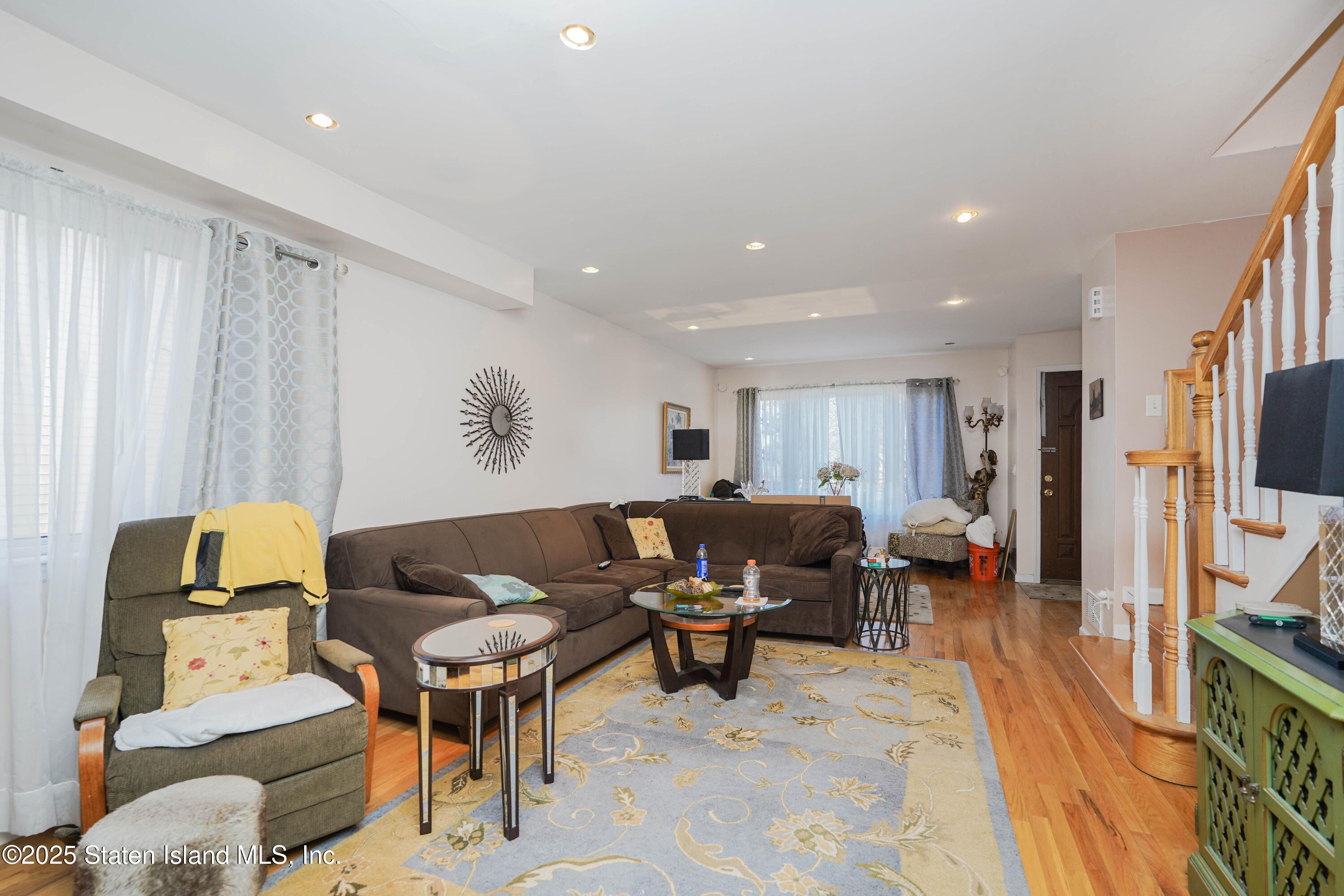 12 Mill Road, Unit B Staten Island, NY 10306 - Photo 4 of 31 IMG_9725