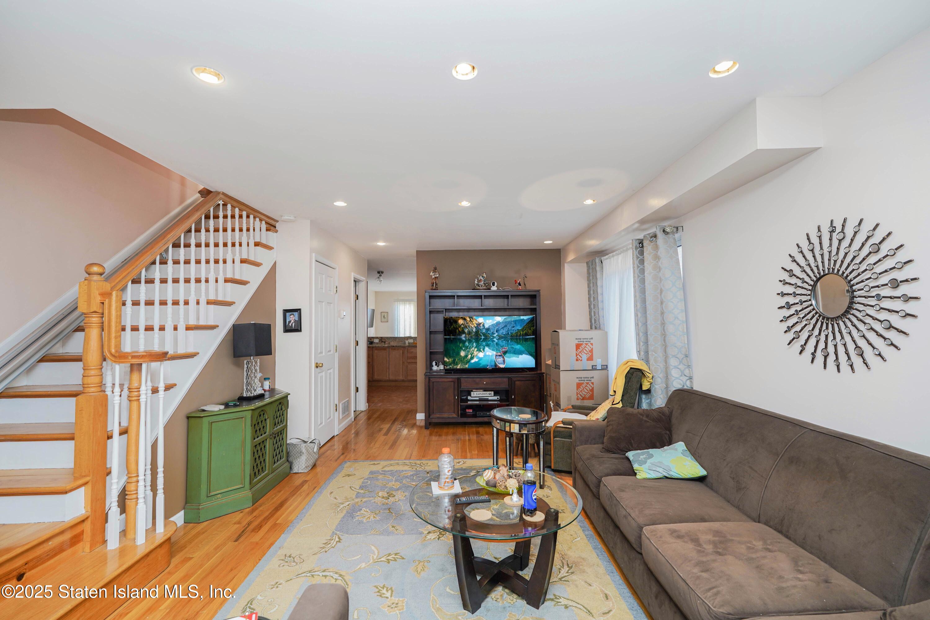 12 Mill Road, Unit B Staten Island, NY 10306 - Photo 5 of 31 IMG_9724