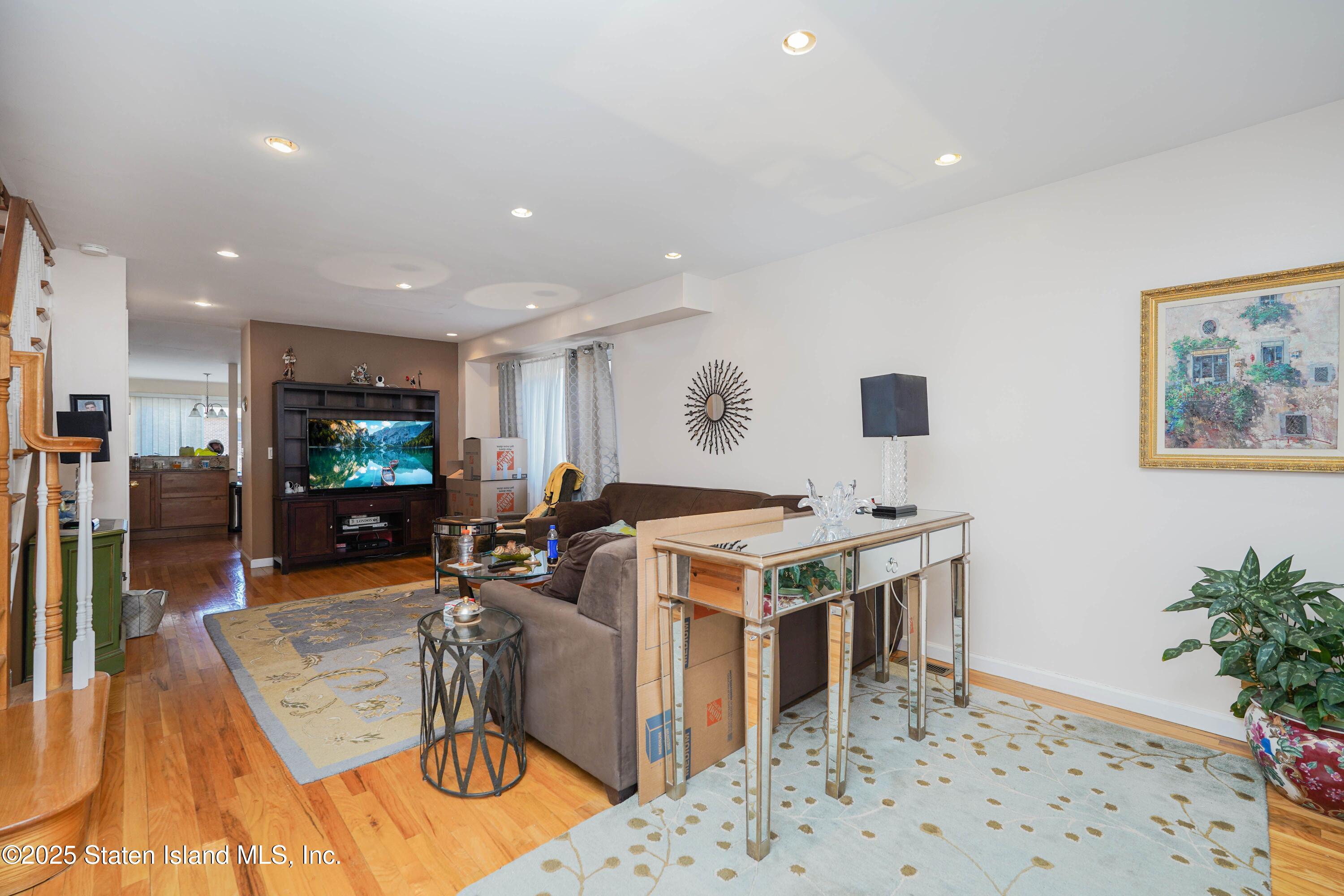 12 Mill Road, Unit B Staten Island, NY 10306 - Photo 6 of 31 IMG_9723