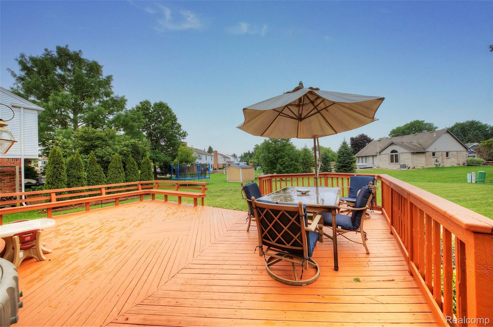 6853 Carlton Road Canton, MI 48187 - Photo 48 of 51 48 Deck.jpg