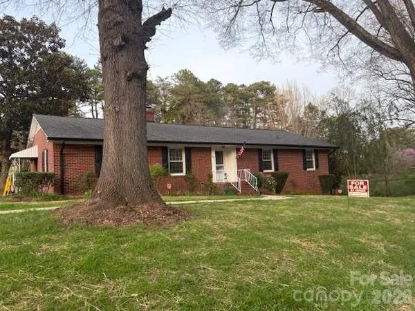 $455,900 | 607 12th Avenue Northeast, Hickory, NC 28601