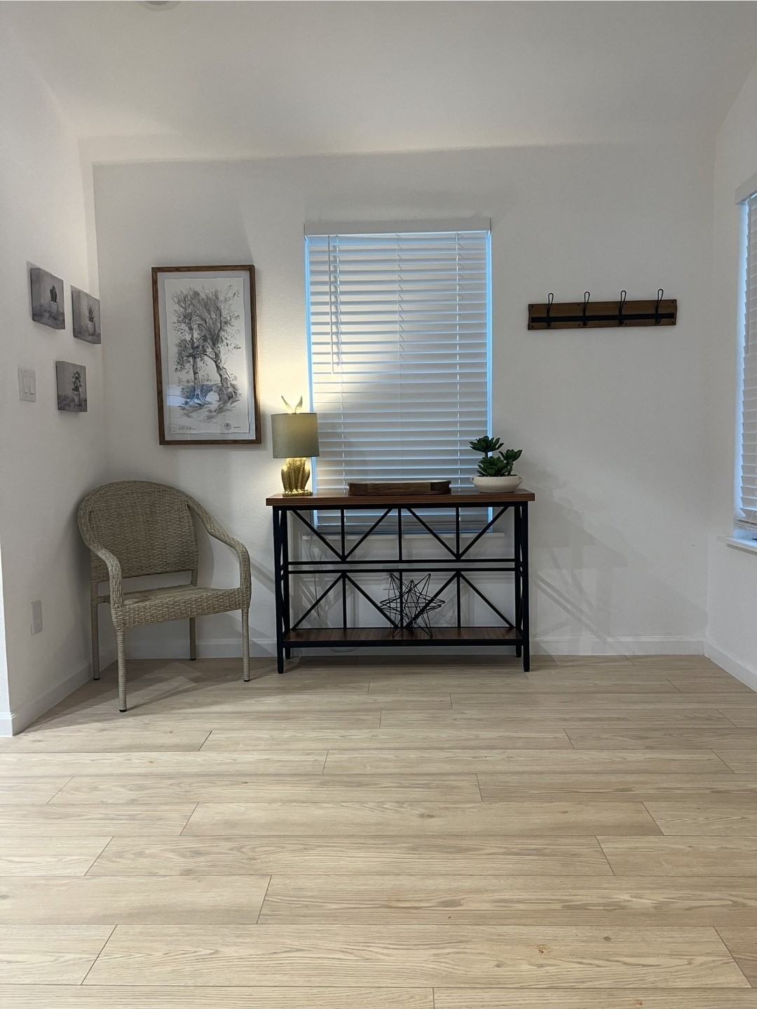 620 St Lawrence River Road Conroe, TX 77316 - Photo 2 of 21 a living room with furniture