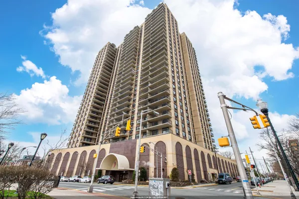 $2,900 | 7855 Boulevard East, Unit 26E, North Bergen, NJ 07047