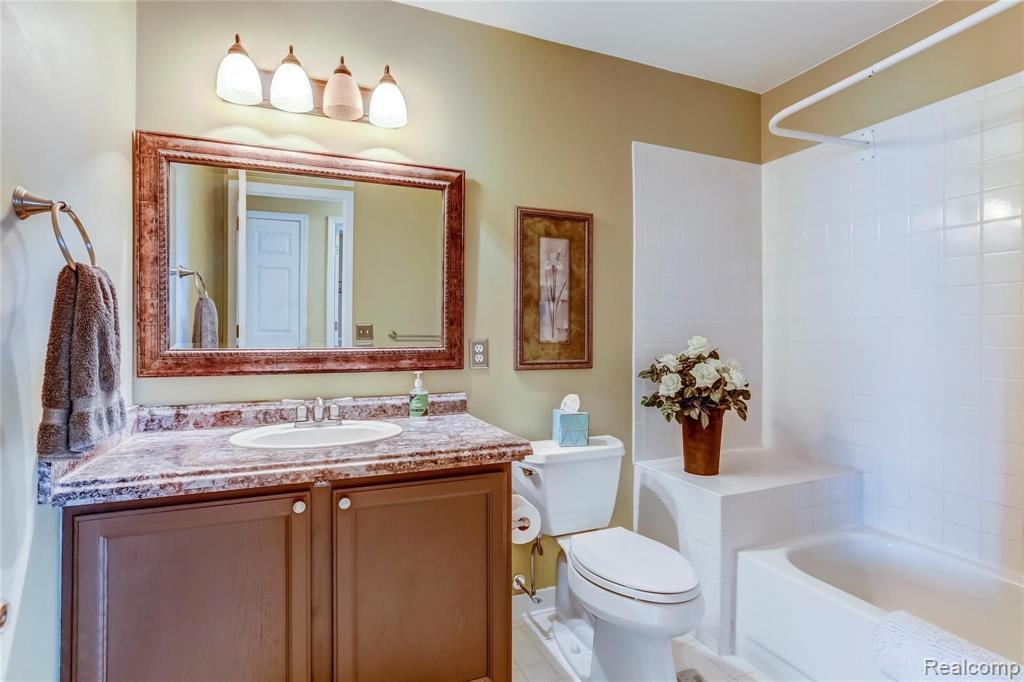 1781 South Shore Drive Rochester Hills, MI 48307 - Photo 26 of 40