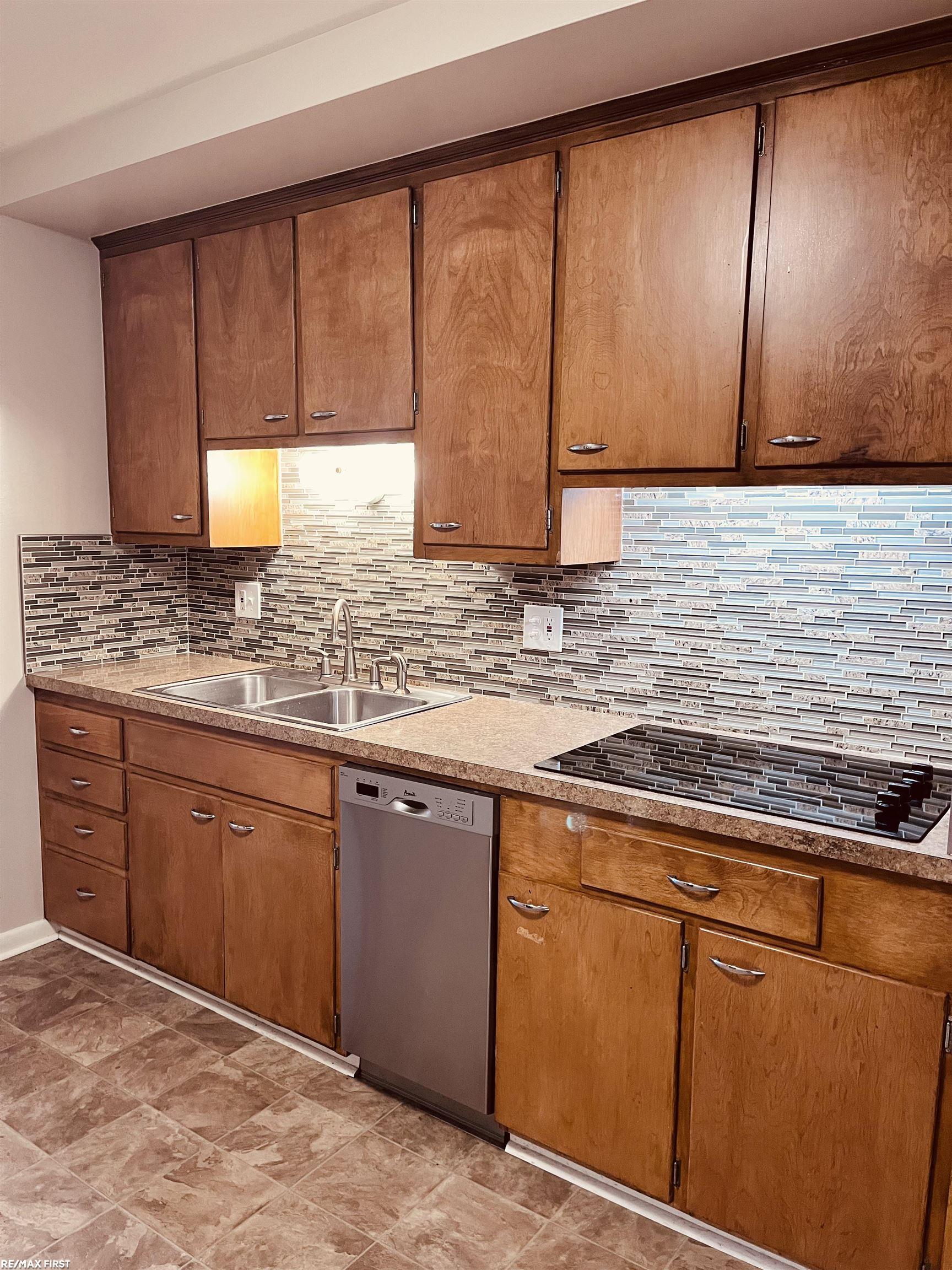 899 Neff Road, Unit 2 Grosse Pointe, MI 48230 - Photo 7 of 19