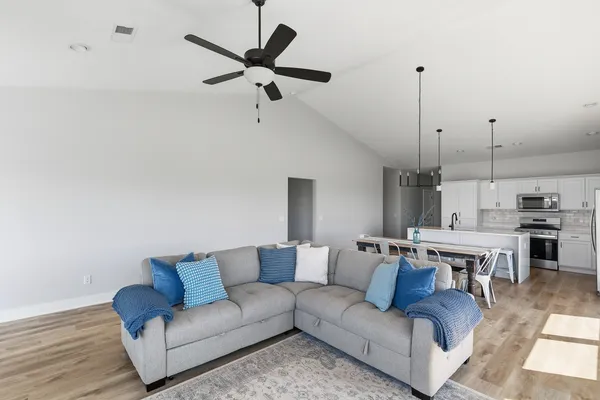 $374,900 | 181 Beacon Harbor Parkway, East Moline, IL 61244
