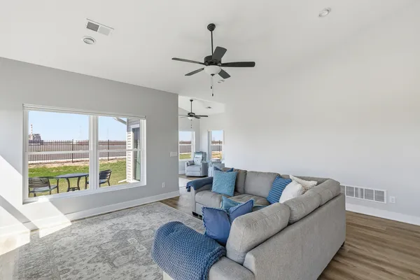 $374,900 | 181 Beacon Harbor Parkway, East Moline, IL 61244