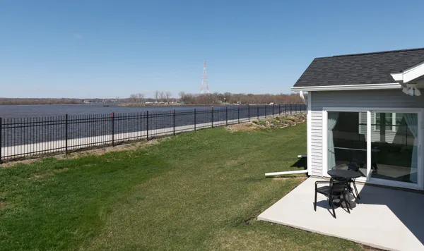 $374,900 | 181 Beacon Harbor Parkway, East Moline, IL 61244
