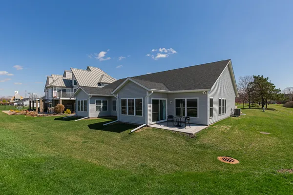 $374,900 | 181 Beacon Harbor Parkway, East Moline, IL 61244