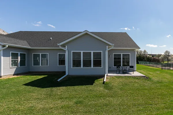 $374,900 | 181 Beacon Harbor Parkway, East Moline, IL 61244