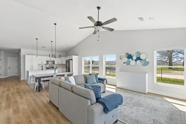 $374,900 | 181 Beacon Harbor Parkway, East Moline, IL 61244