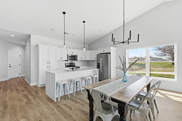 $374,900 | 181 Beacon Harbor Parkway, East Moline, IL 61244