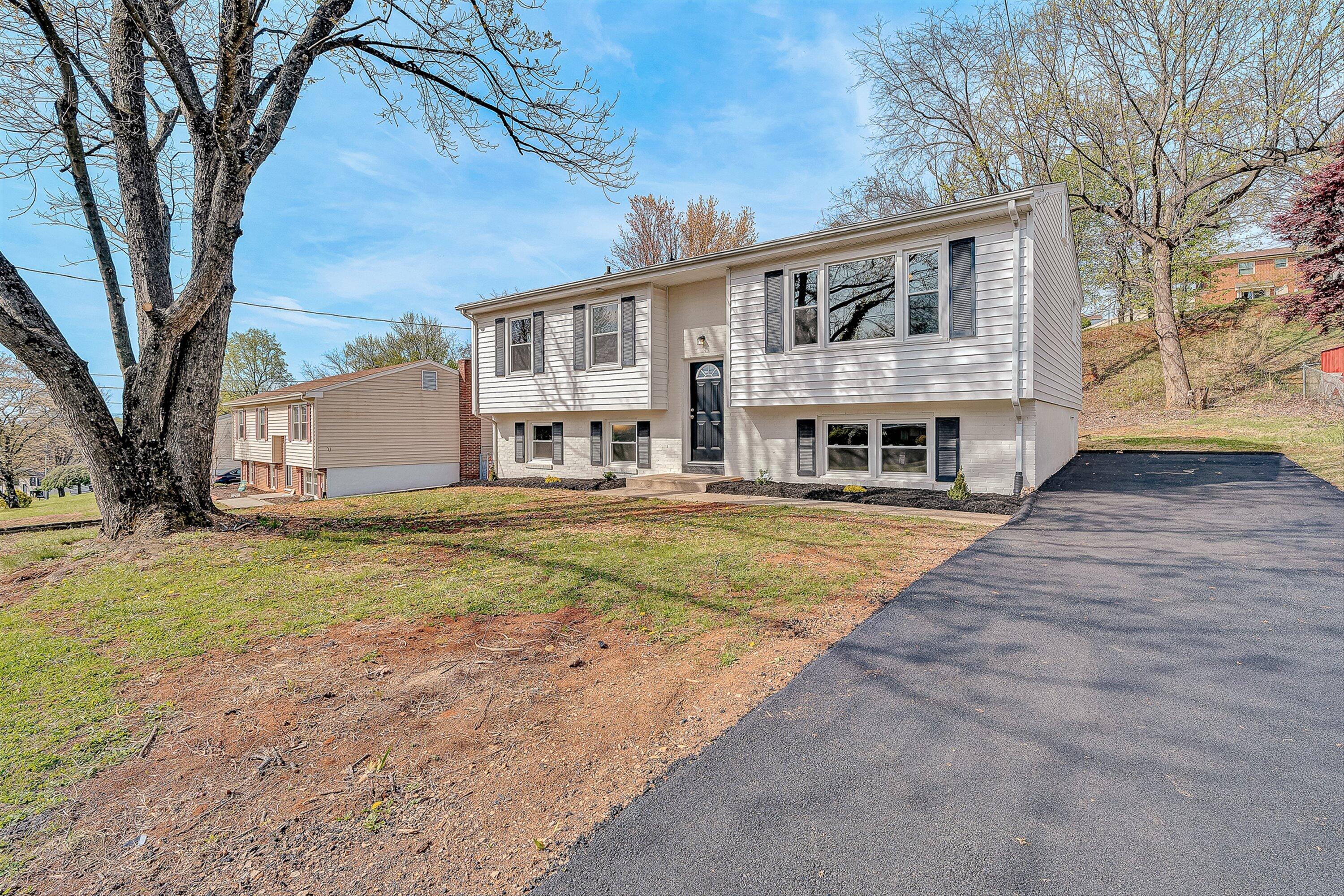 736 Ramada Road Vinton, VA 24179 - Photo 2 of 37 01-VM-09426