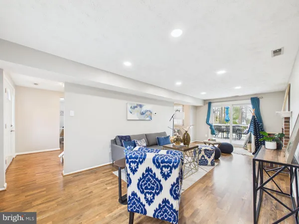 $700,000 | 4515 Silas Hutchinson Drive, Chantilly, VA 20151
