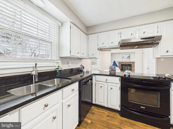 $700,000 | 4515 Silas Hutchinson Drive, Chantilly, VA 20151