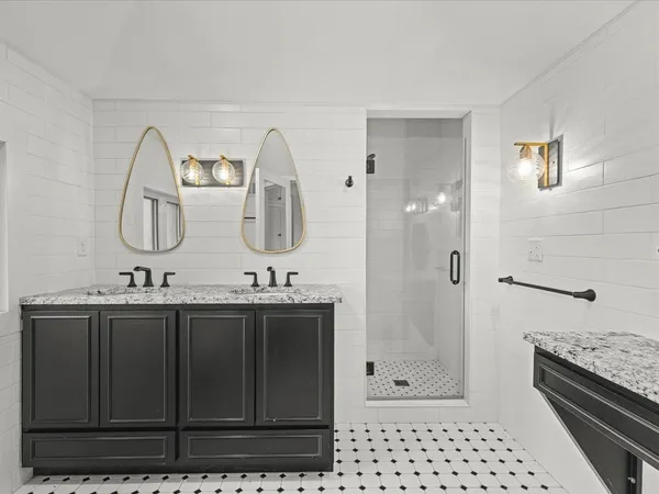 $495,000 | 2014 Glenview Road, Rockford, IL 61107