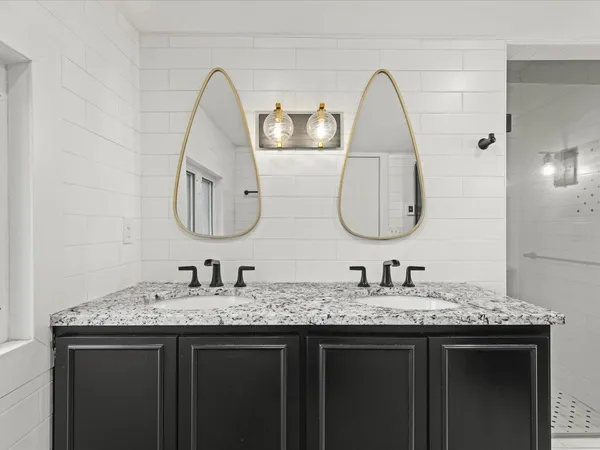$495,000 | 2014 Glenview Road, Rockford, IL 61107