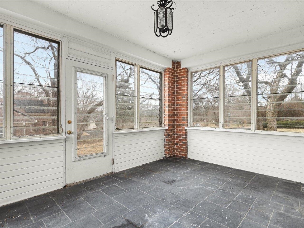 2014 Glenview Road Rockford, IL 61107 - Photo 34 of 82