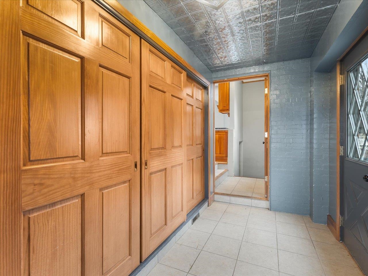 2014 Glenview Road Rockford, IL 61107 - Photo 5 of 82