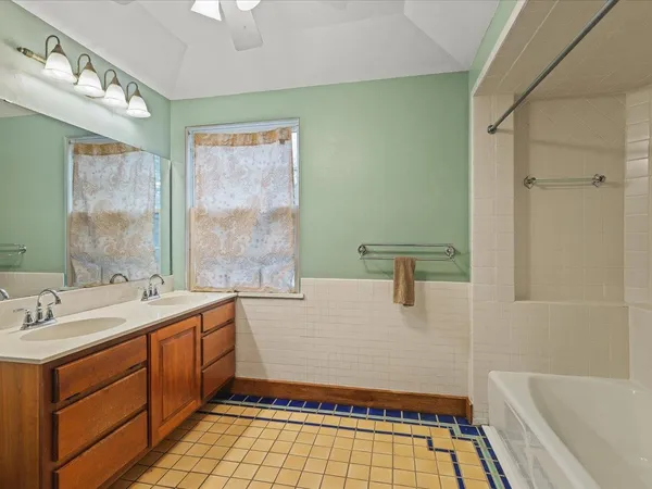 $495,000 | 2014 Glenview Road, Rockford, IL 61107