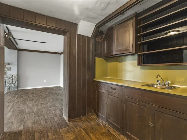 $495,000 | 2014 Glenview Road, Rockford, IL 61107