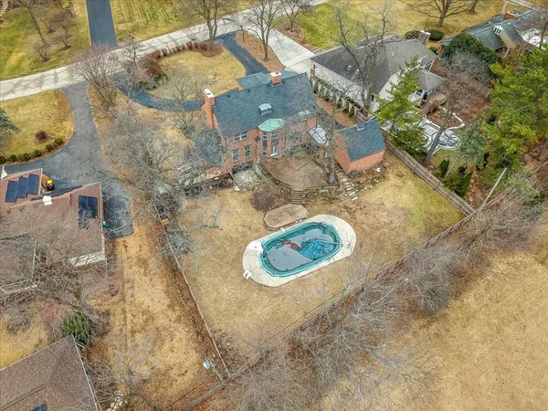 $495,000 | 2014 Glenview Road, Rockford, IL 61107
