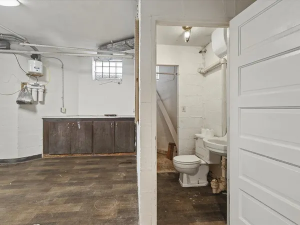$495,000 | 2014 Glenview Road, Rockford, IL 61107
