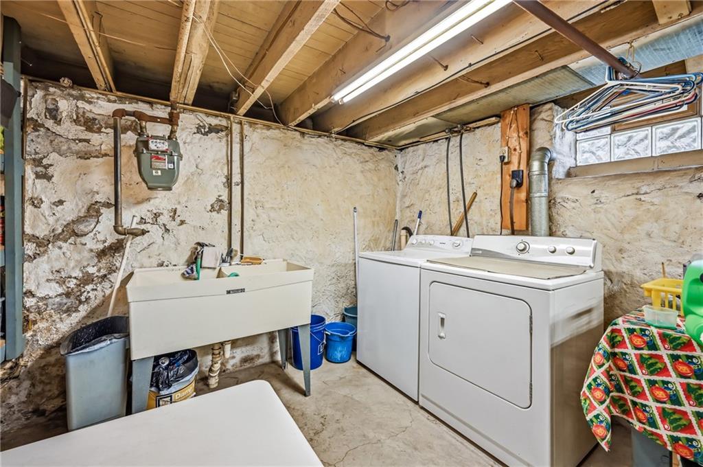 753 Spruce Avenue Sharon, PA 16146 - Photo 23 of 31 a utility room with dryer and washer