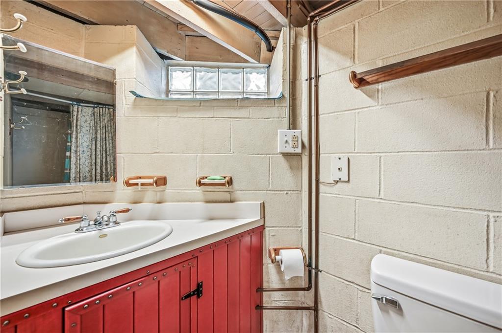 753 Spruce Avenue Sharon, PA 16146 - Photo 24 of 31 a bathroom with a sink toilet and shower