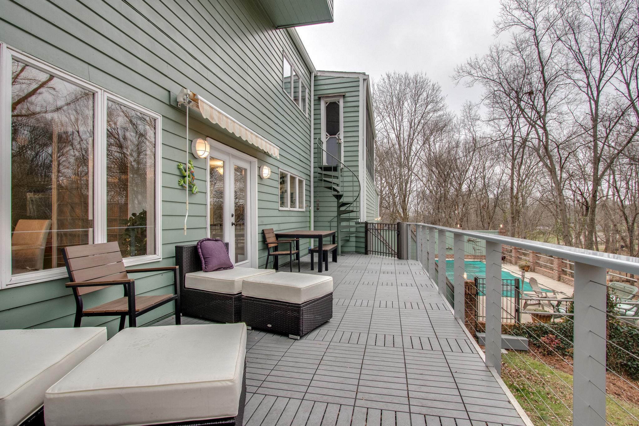 1922 Arlington Road Lebanon, TN 37087 - Photo 28 of 30 a balcony with furniture and a potted plant