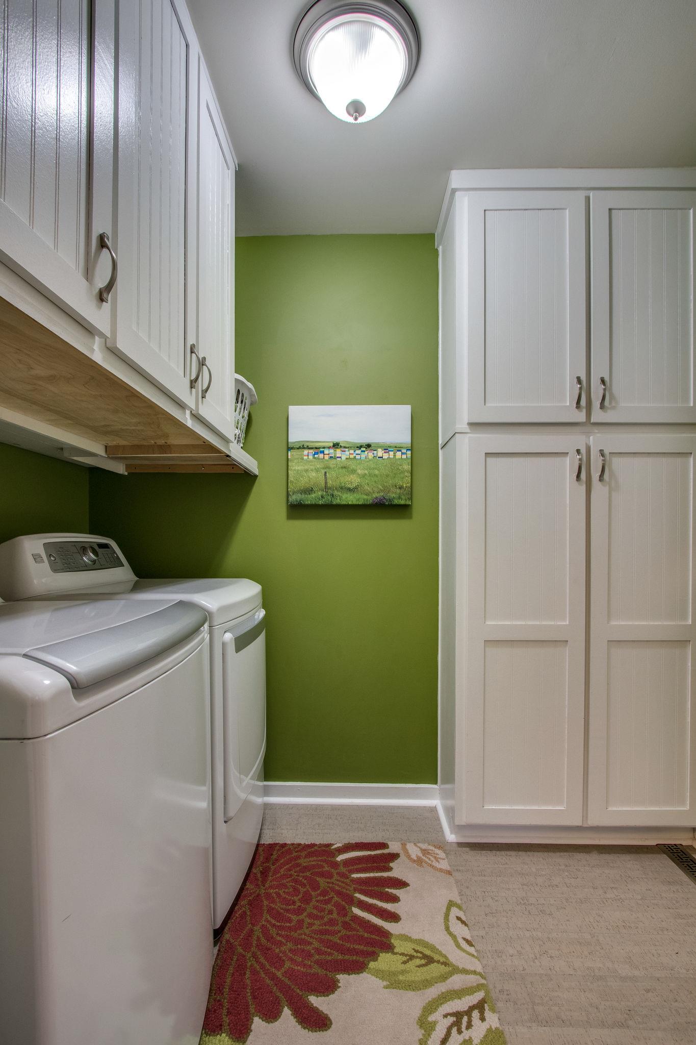 1922 Arlington Road Lebanon, TN 37087 - Photo 10 of 30 a view of a utility room with closet and windows
