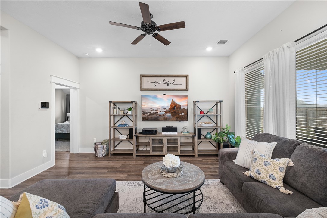 221 Brazos Bend Snook, TX 77879 - Photo 4 of 22