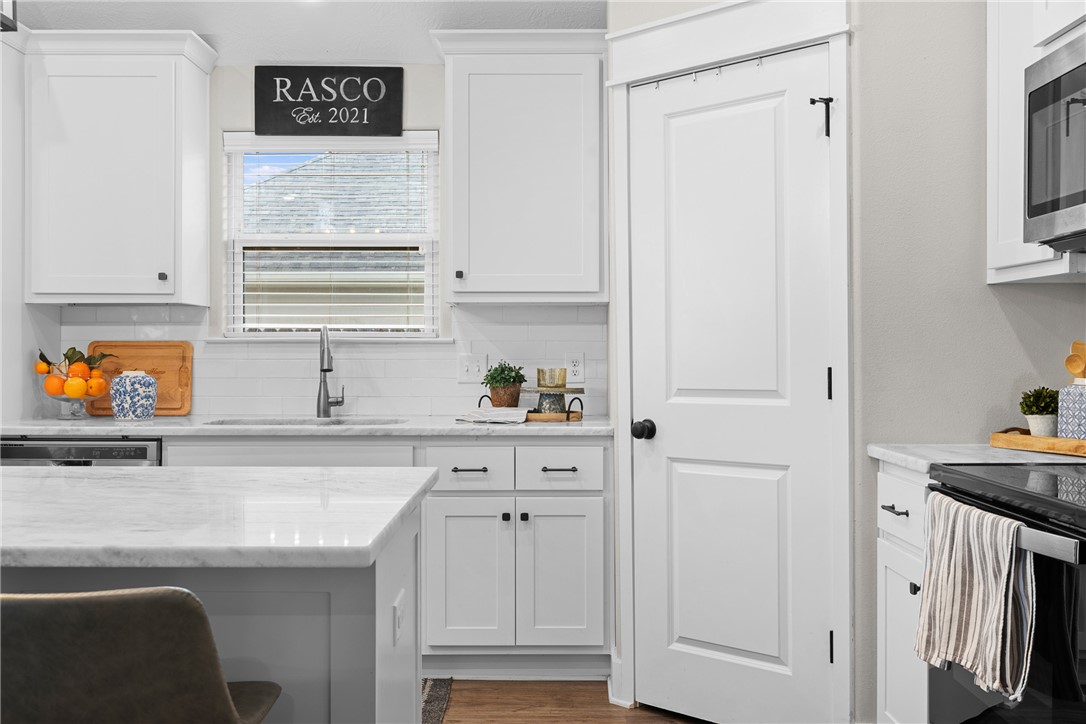 221 Brazos Bend Snook, TX 77879 - Photo 7 of 22