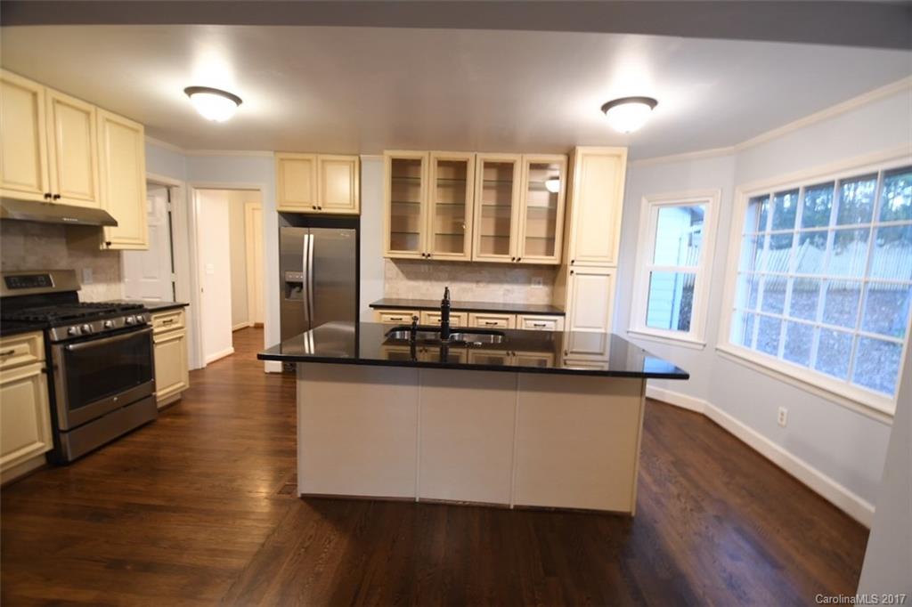 10959 Painted Tree Road, Unit 17 Charlotte, NC 28226 - Photo 4 of 24 Gallery Image 4