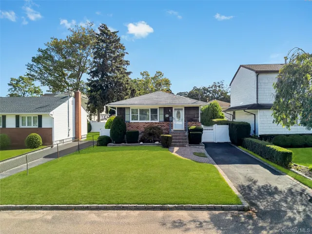 $618,888 | 29 Collins Avenue, Deer Park, NY 11729