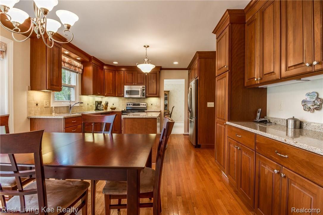 5101 Glengate Road Rochester, MI 48306 - Photo 20 of 59 20.jpg