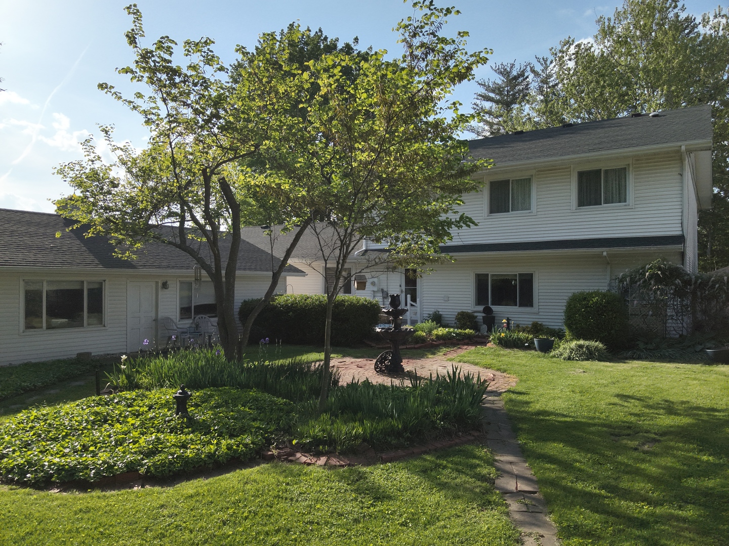 766 East Fairfield Road Mount Vernon, IL 62864 - Photo 132 of 134 a front view of house with yard and green space