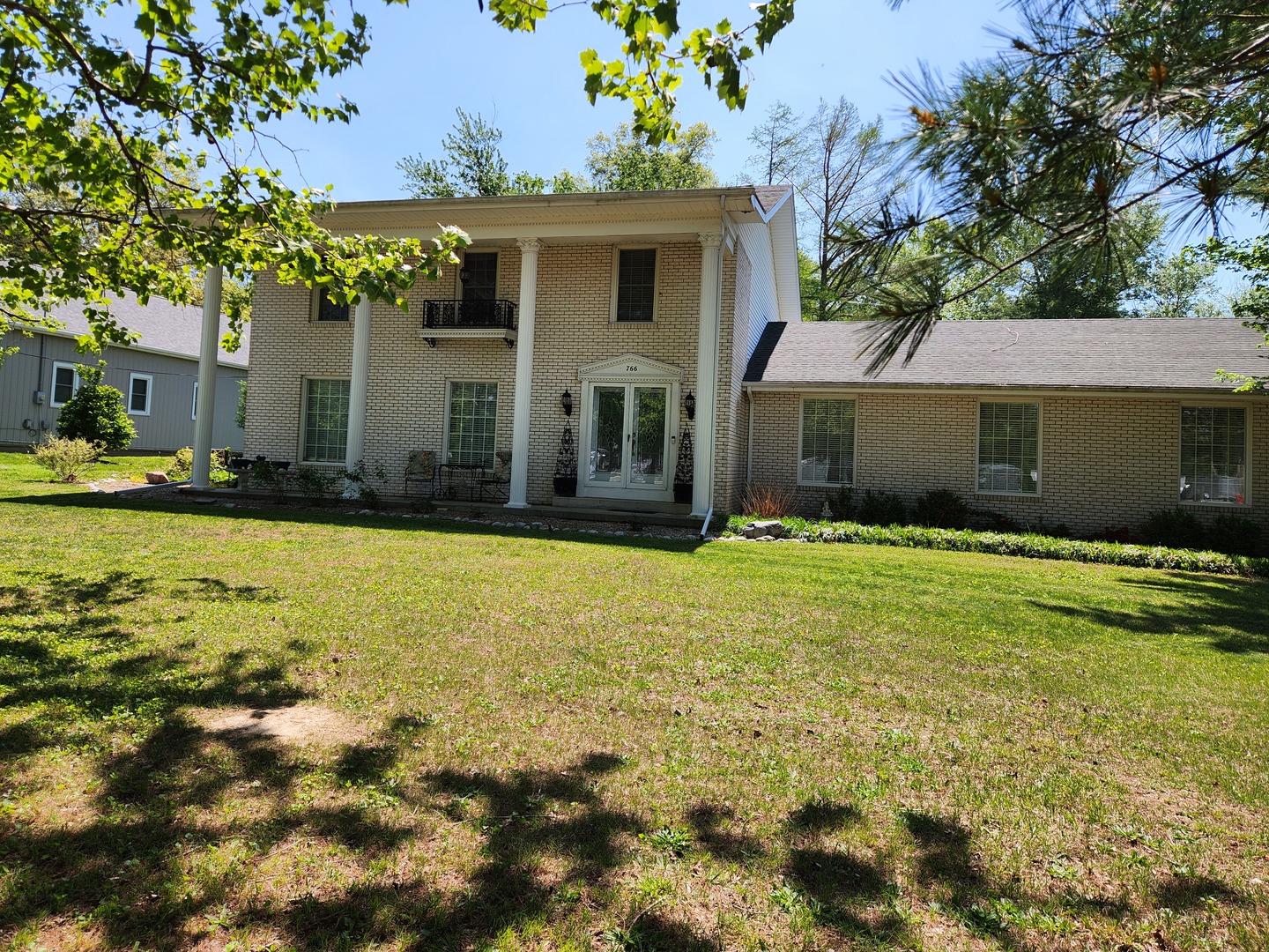 766 East Fairfield Road Mount Vernon, IL 62864 - Photo 2 of 134 a front view of a house with a yard
