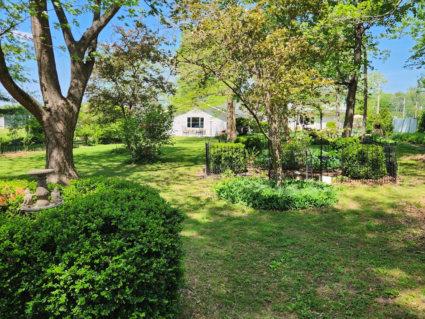 766 East Fairfield Road Mount Vernon, IL 62864 - Photo 89 of 134 a view of a backyard with table and chairs and a large tree