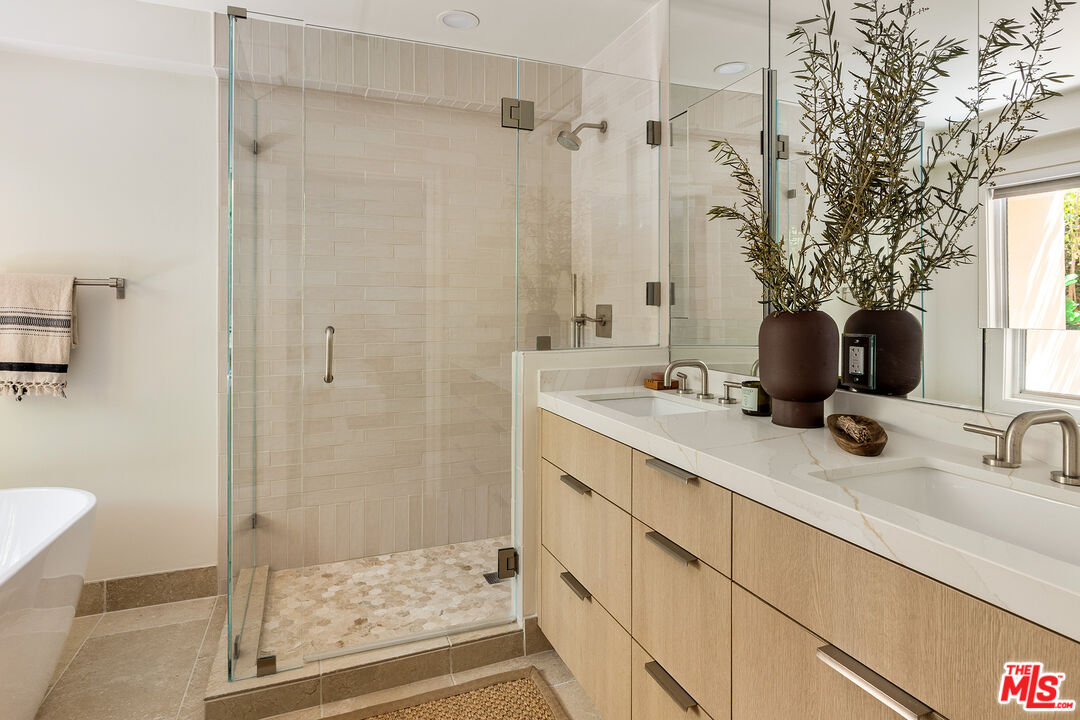 911 7th Street, Unit D Santa Monica, CA 90403 - Photo 12 of 19