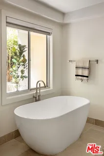 $1,999,000 | 911 7th Street, Unit D, Santa Monica, CA 90403