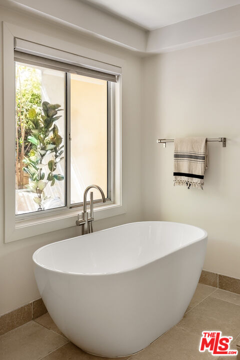 911 7th Street, Unit D Santa Monica, CA 90403 - Photo 13 of 19