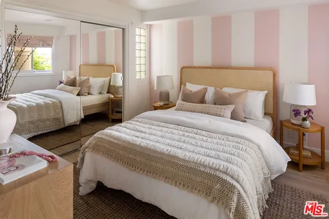 $1,999,000 | 911 7th Street, Unit D, Santa Monica, CA 90403