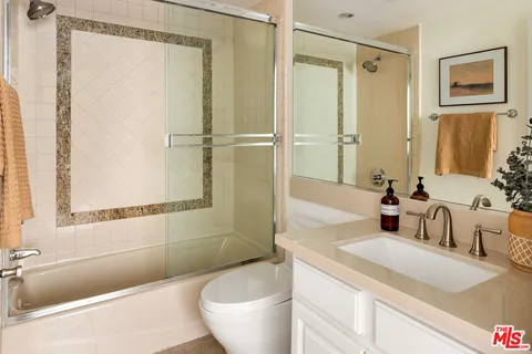 $1,999,000 | 911 7th Street, Unit D, Santa Monica, CA 90403