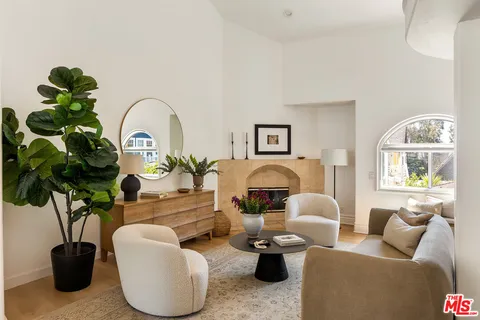 $1,999,000 | 911 7th Street, Unit D, Santa Monica, CA 90403